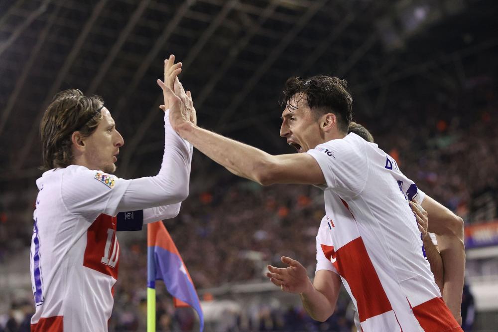 亚足联官网：上海海港卫冕中超冠军，却在亚洲赛场举步维艰